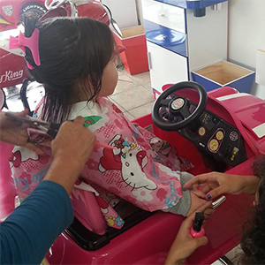 Servicio de planchado de cabello en Kota Pelo